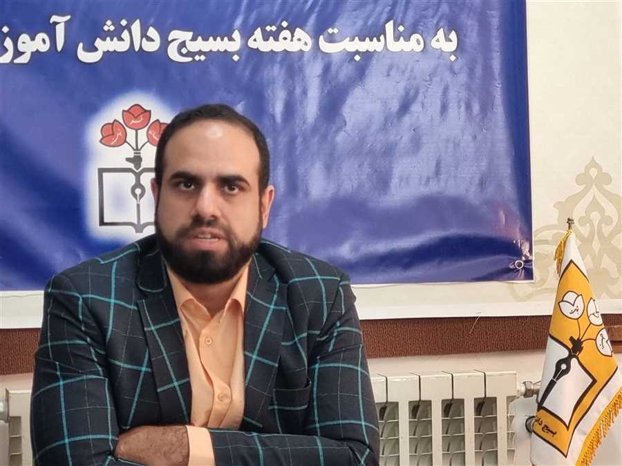 یک مدرسه ۴۰ شهید تقدیم انقلاب اسلامی کرده است